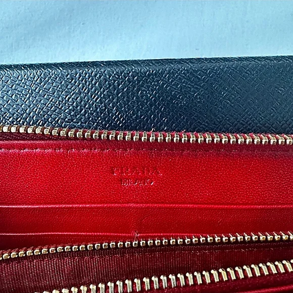 PRADA AUTHENTIC NAPPA GAUFRE ZIP AROUND LEATHER WALLET W/BOX & COA EUC - Picture 6 of 11